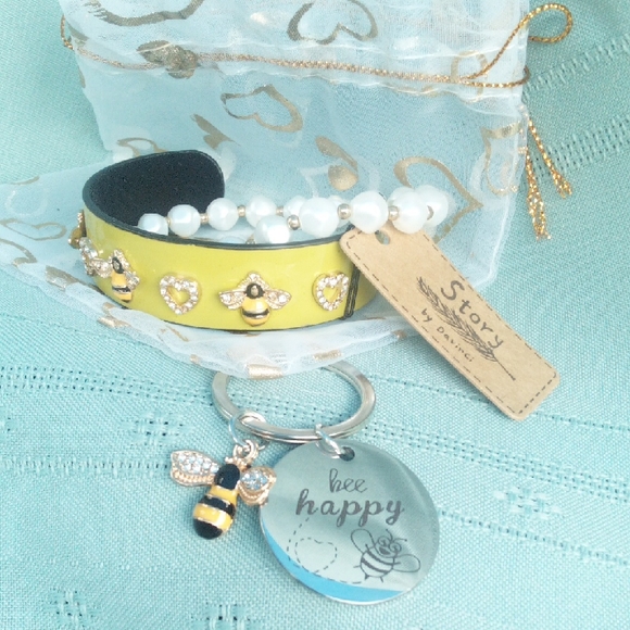Story by Davinci Jewelry - Yellow Bee Bracelet Faux Pearl Bracelet and Keychain Set
